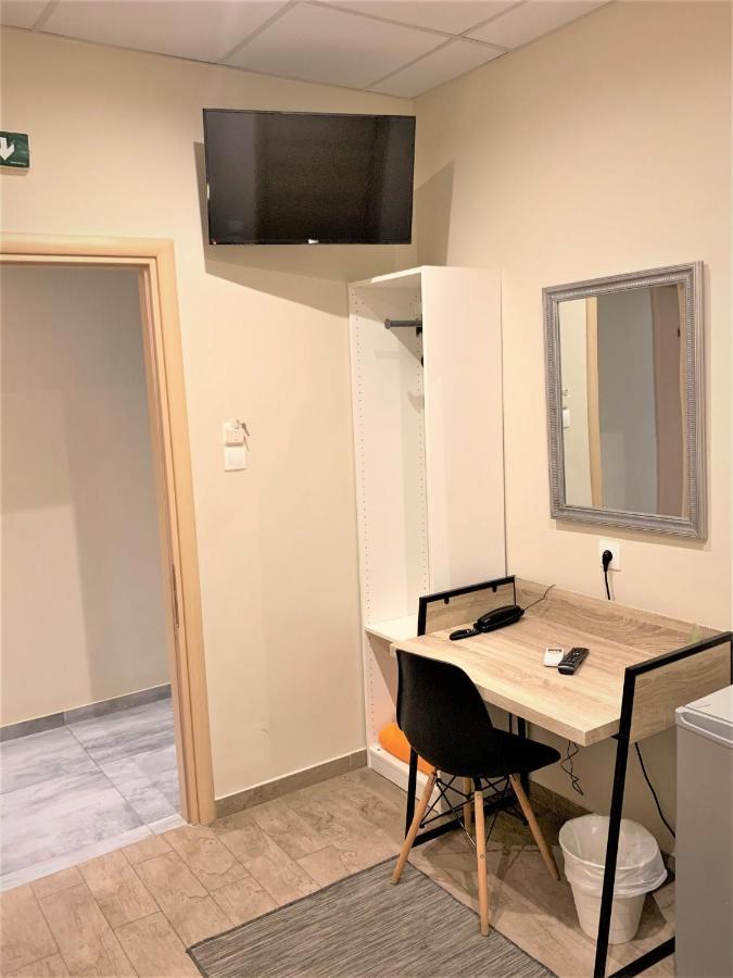 Achillion Hotel Piraeus Exterior photo
